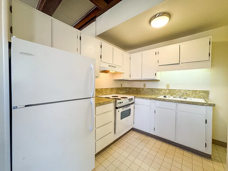 915 Grand Ave #2 — Photo 7