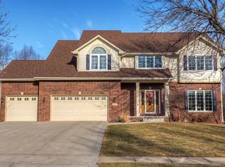 15155 Woodcrest Dr, Clive, IA 50325