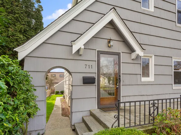 709 N 68th St, Seattle, WA 98103