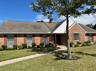 122 Driftwood Dr, Seabrook, TX 77586