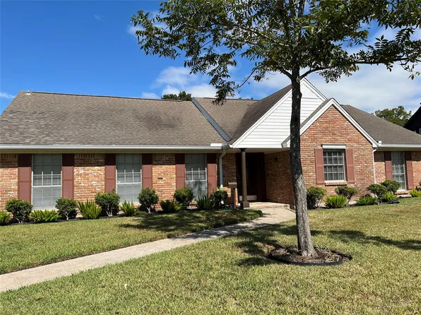 122 Driftwood Dr, Seabrook, TX 77586