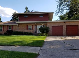 2123 Dover Rd, Waukegan, IL 60087