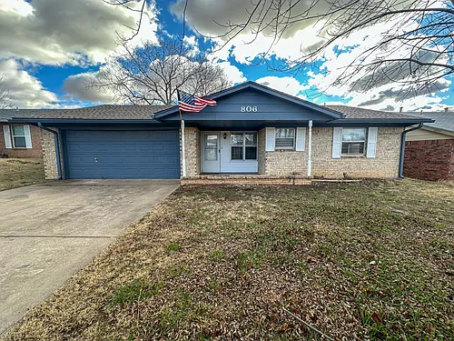 806 SE Brigadoon Way Photo 1