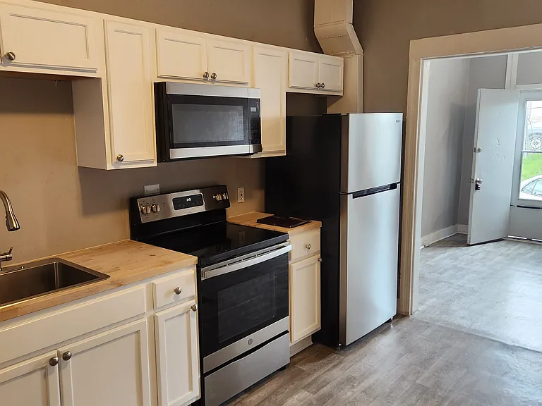 320 Wallace St — Photo 16