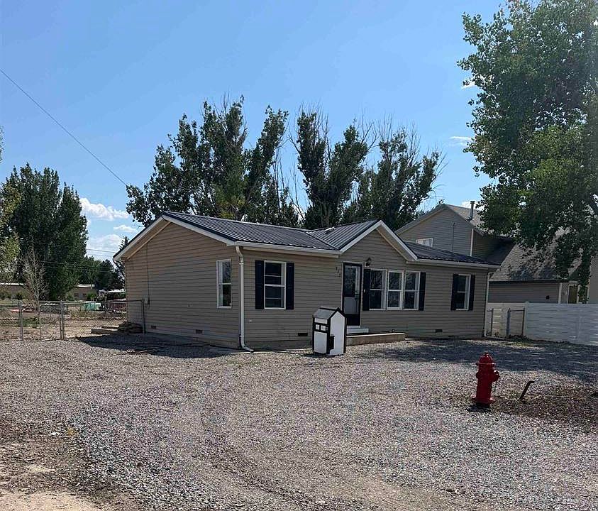 1st image of 930 E 11th Street