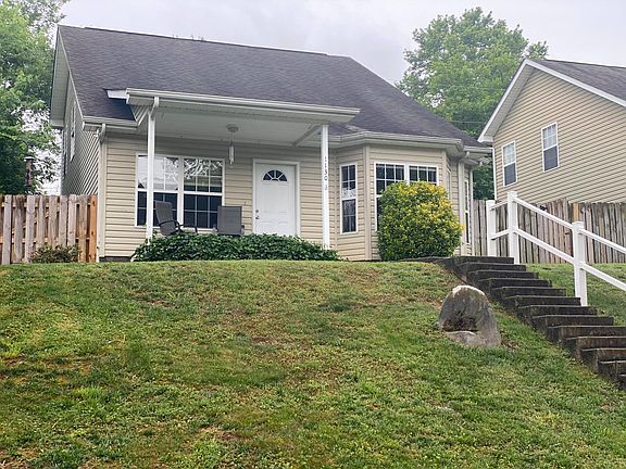 2nd image of 1130 Overton Pl