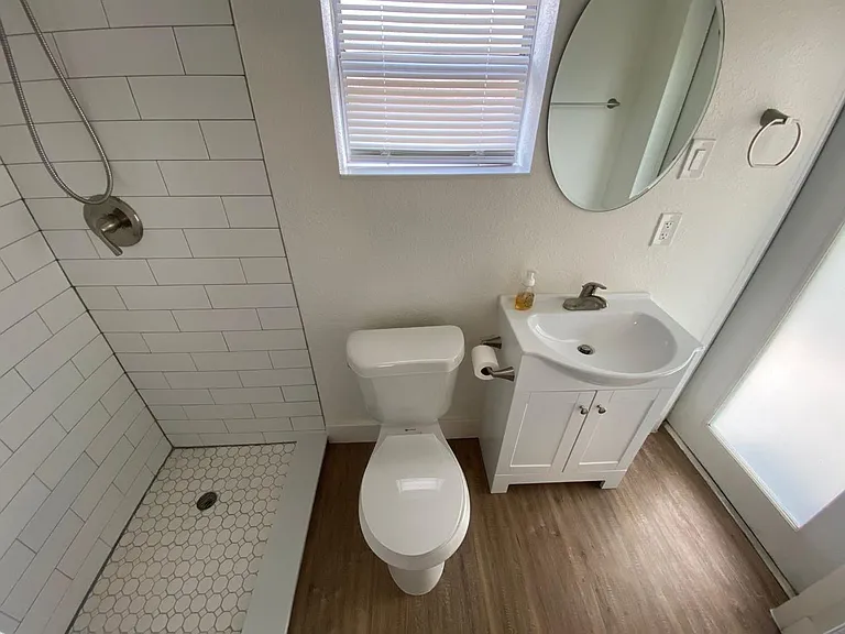 1525 Dunsany Ave — Photo 2