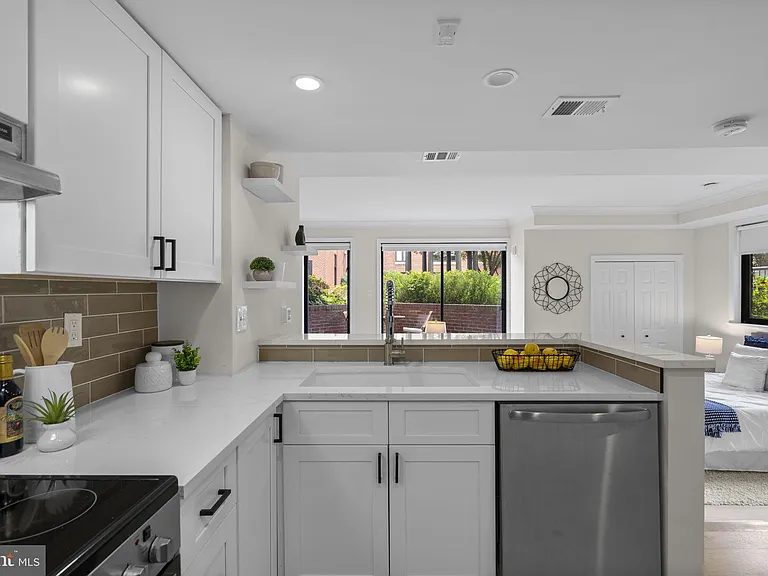 1080 Wisconsin Ave NW #1003 — Photo 5