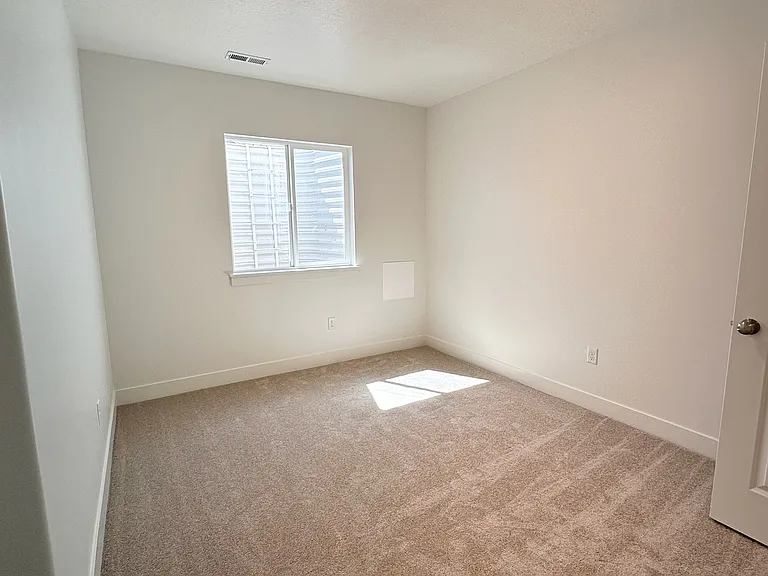 682 Benedict Dr — Photo 11