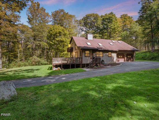 16 E Lake Rd, Moscow, PA 18444