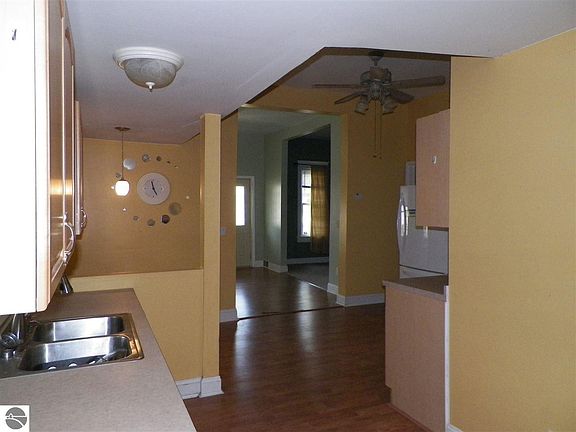 3rd image of 408 W Garfield St