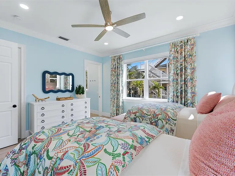 113 Aqua Ln — Photo 42