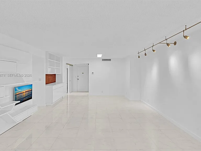 2500 Parkview Dr #1219 — Photo 14