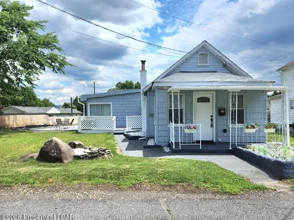 6 Rowlands Ln, West Wyoming, PA 18644