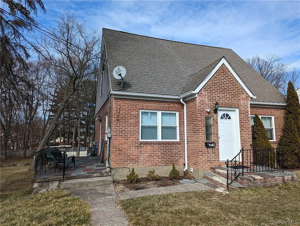 374 South Street photo 1
