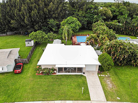2nd image of 602 SW Ivanhoe Dr