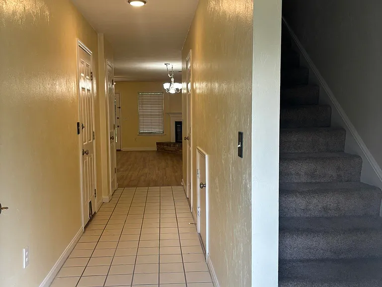 552 Teal Ln — Photo 2