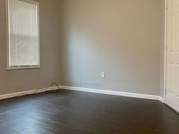 2nd image of 140 Courtland St #1R