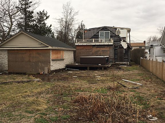 2nd image of 3325 Bayfront Dr