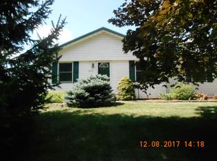 3014 Magnolia Dr, Bettendorf, IA 52722