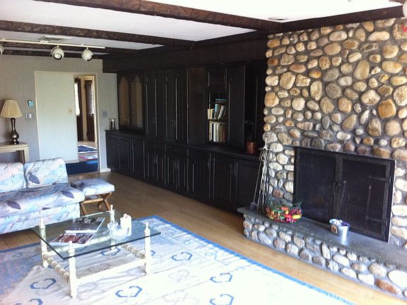 5th image of 40 Davison Ln E