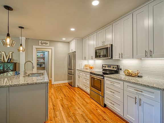 4th image of 300 E Park Dr