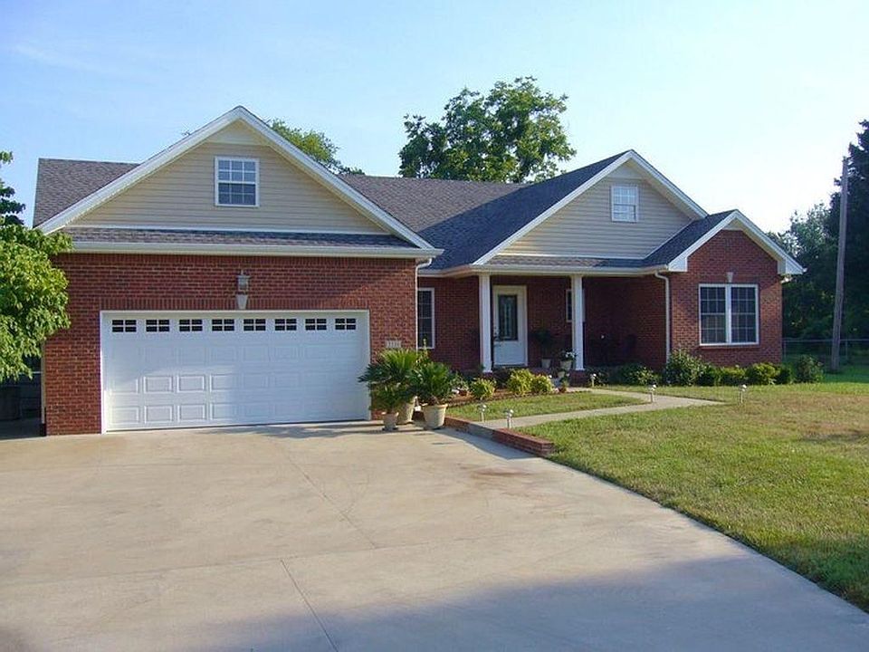 Front lawn with off-street parking and easy turn around.
