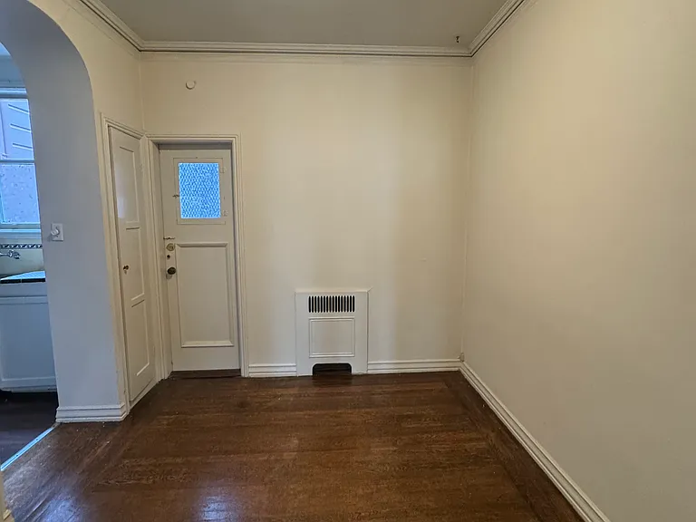1690 Bay St #101 — Photo 8
