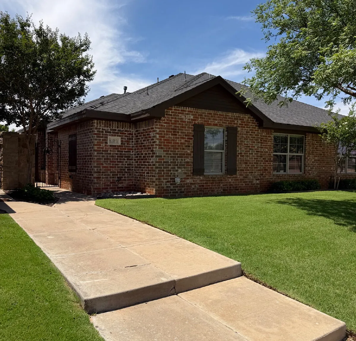 3 bed, 2.0 bath, 1465 sqft, $1,695 — Photo 1