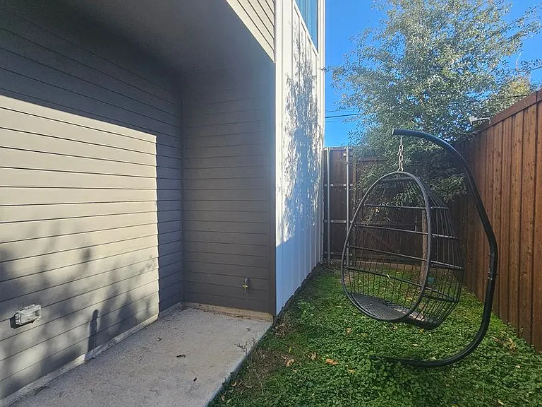 2139 Mail Ave #101 — Photo 2