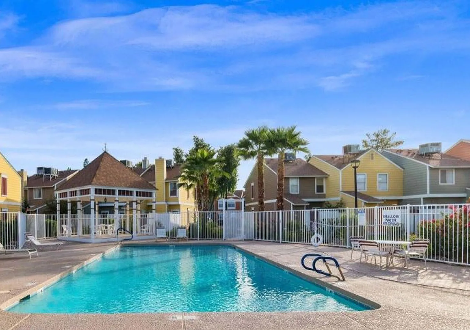 Beautifully Upgraded Chandler Townhouse! New HVAC system — Photo 4
