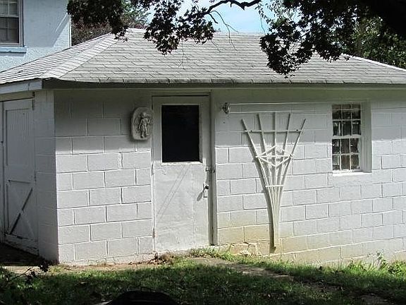 3rd image of 548 Arlington Ave