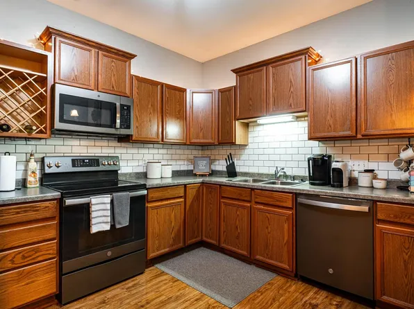 2292 West Vista Bella DRIVE, Oak Creek, WI 53154