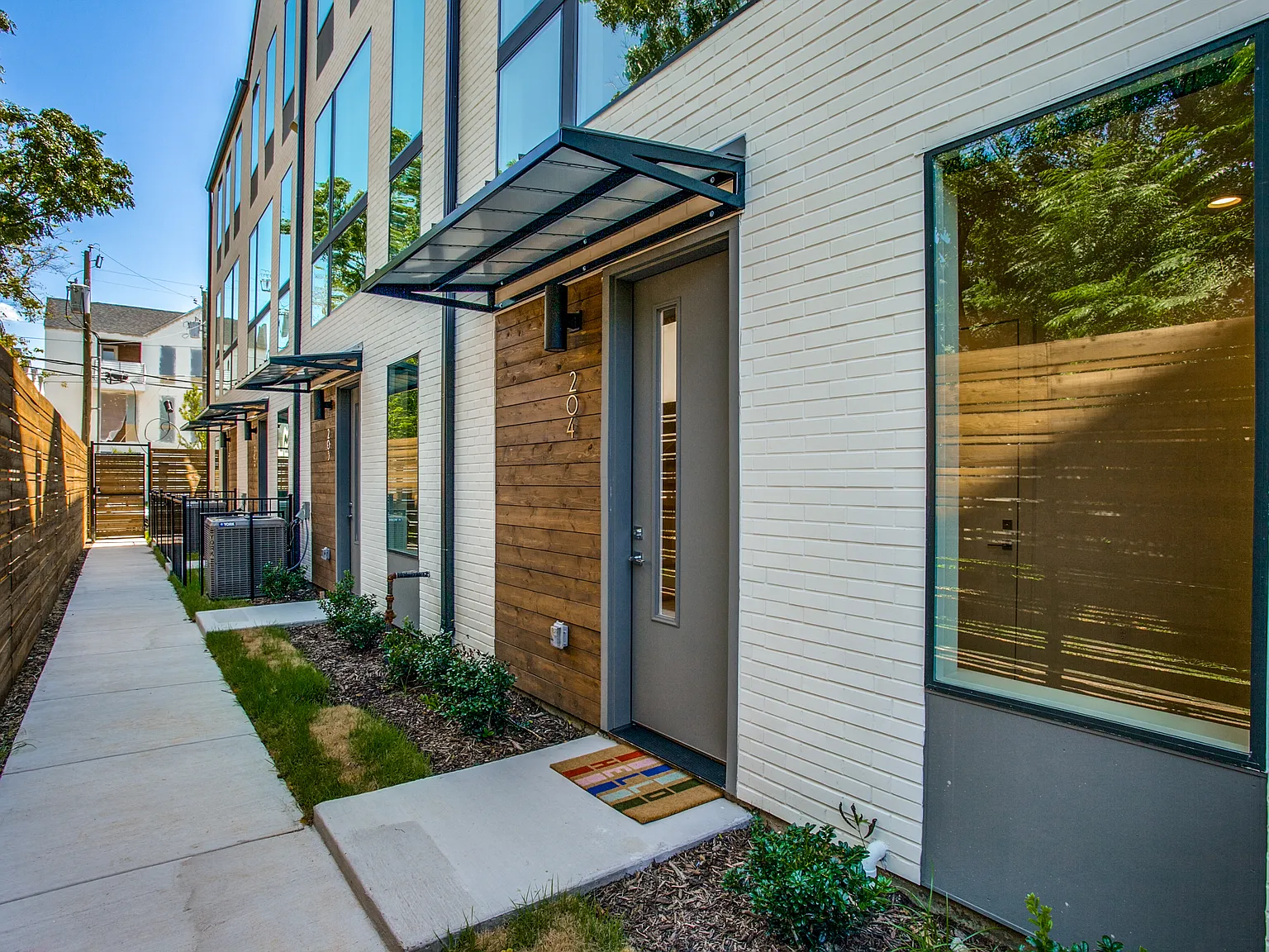 2 bed, 2.5 bath, 1332 sqft, $2,900 — Photo 1