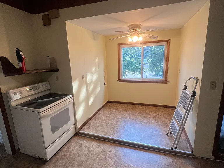 1004 Buffalo St — Photo 9