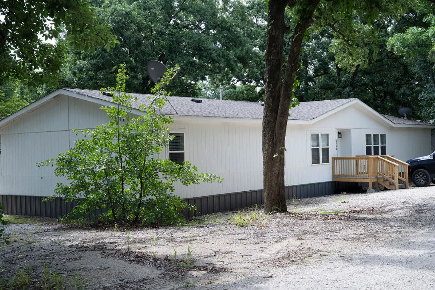 4 bed, 2.0 bath, 1969 sqft, $2,618 — Photo 3