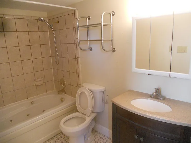 634 Burgundy St — Photo 5