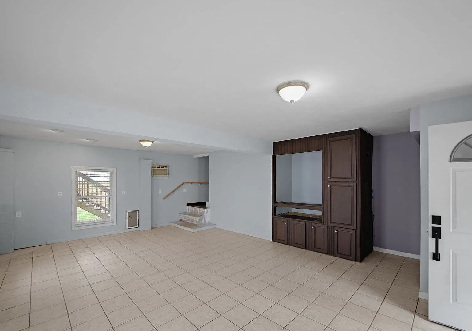 3-Bedroom Home in Savannah with Flexible Living Space — Photo 4