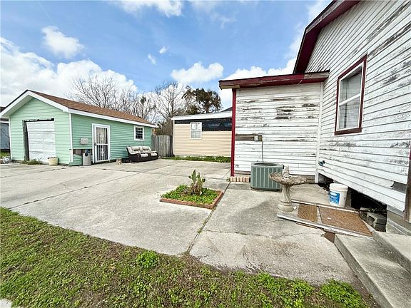 4th image of 3000 Mandeville St