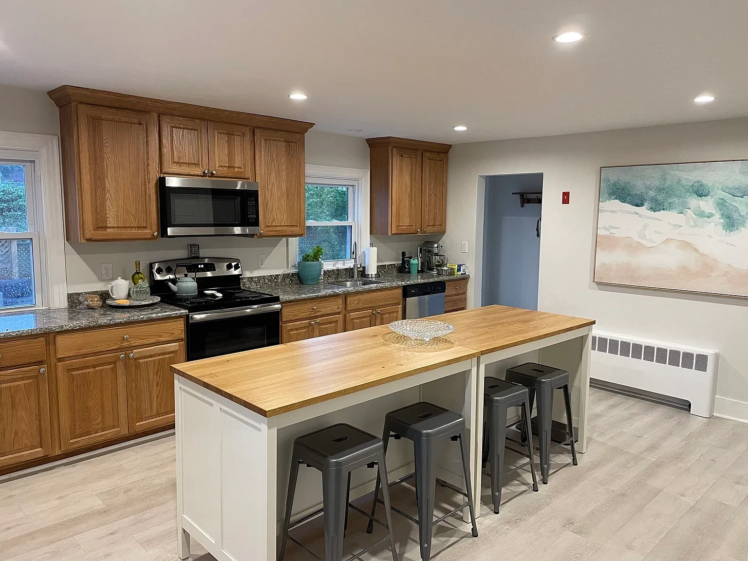 3 bed, 1.0 bath, 1568 sqft, $2,700 — Photo 3