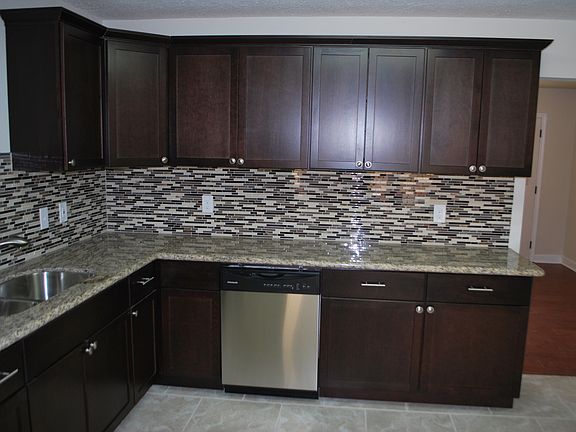 4th image of 318 Poplar Dr
