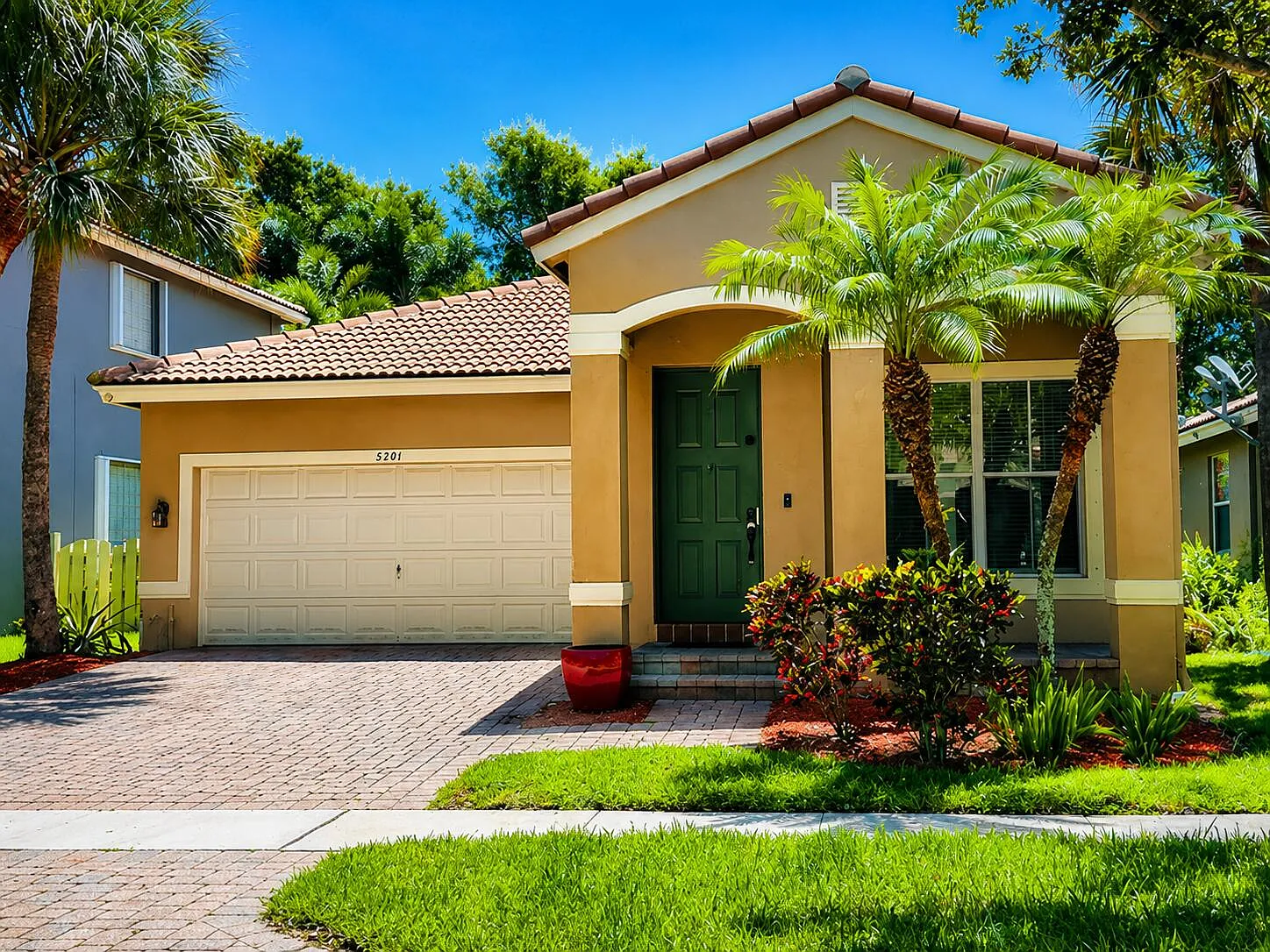 3 bed, 2.0 bath, 2044 sqft, $3,250 — Photo 1
