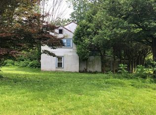 1037 William Penn Dr, Lewisburg, PA 17837