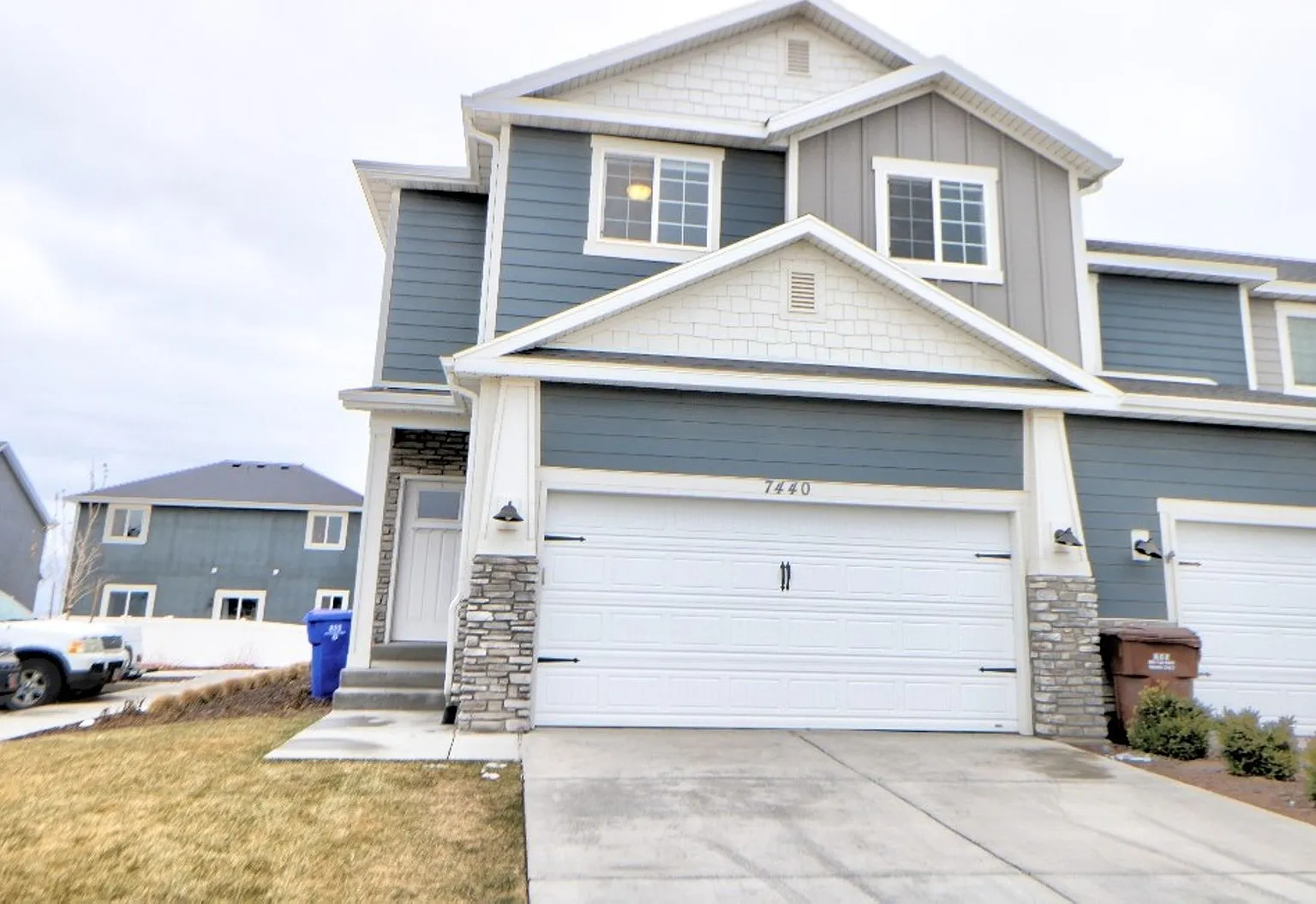 End Unit Town Home — Photo 1
