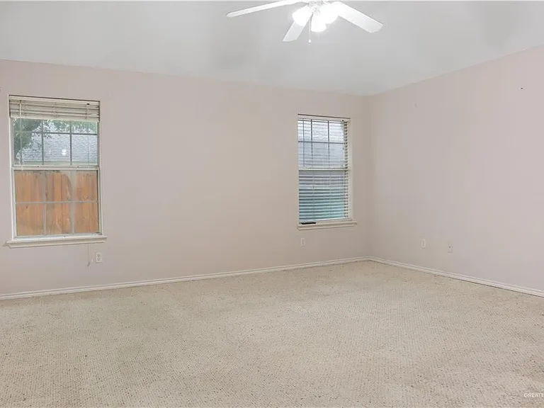2212 Lilly Cove Dr — Photo 10