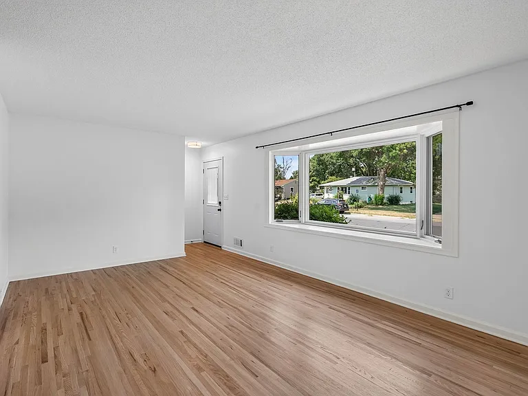 2036 Coral Ln — Photo 6
