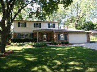 1007 Regency Ln, Libertyville, IL 60048
