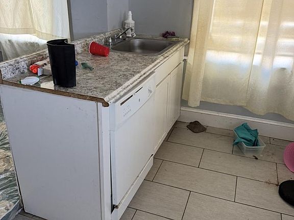 4th image of 2643 Kirk Ave