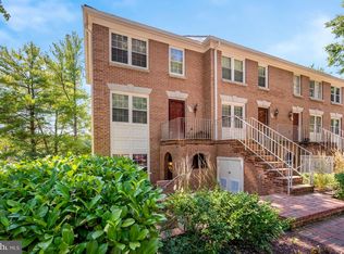 8024 Quarry Ridge Way #1B, Bethesda, MD 20817