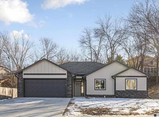 2711 Lynnwood Dr, Bellevue, NE 68123